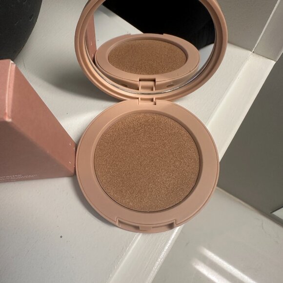 BNIB Ilia Sunshift Weightless Silky Cream Bronzer with 12-hour Wear - Ray - Picture 3 of 3